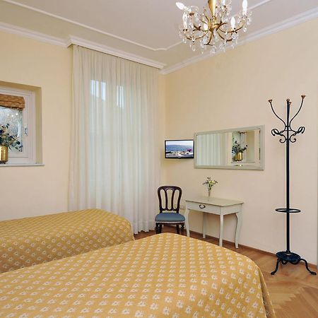 Hotel Monte Baldo E Villa Acquarone Gardone Riviera Quarto foto