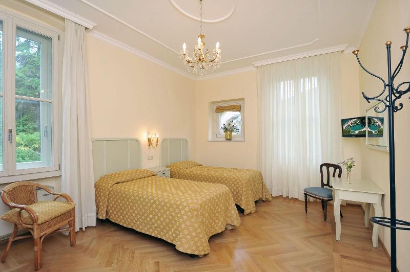 Hotel Monte Baldo E Villa Acquarone Gardone Riviera Exterior foto