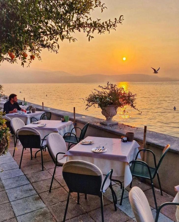 Hotel Monte Baldo E Villa Acquarone Gardone Riviera Exterior foto