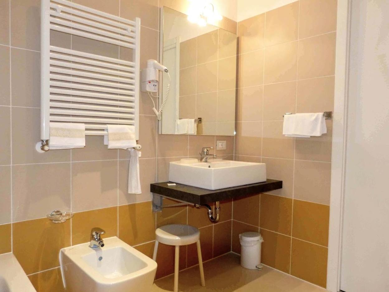 Hotel Monte Baldo E Villa Acquarone Gardone Riviera Quarto foto