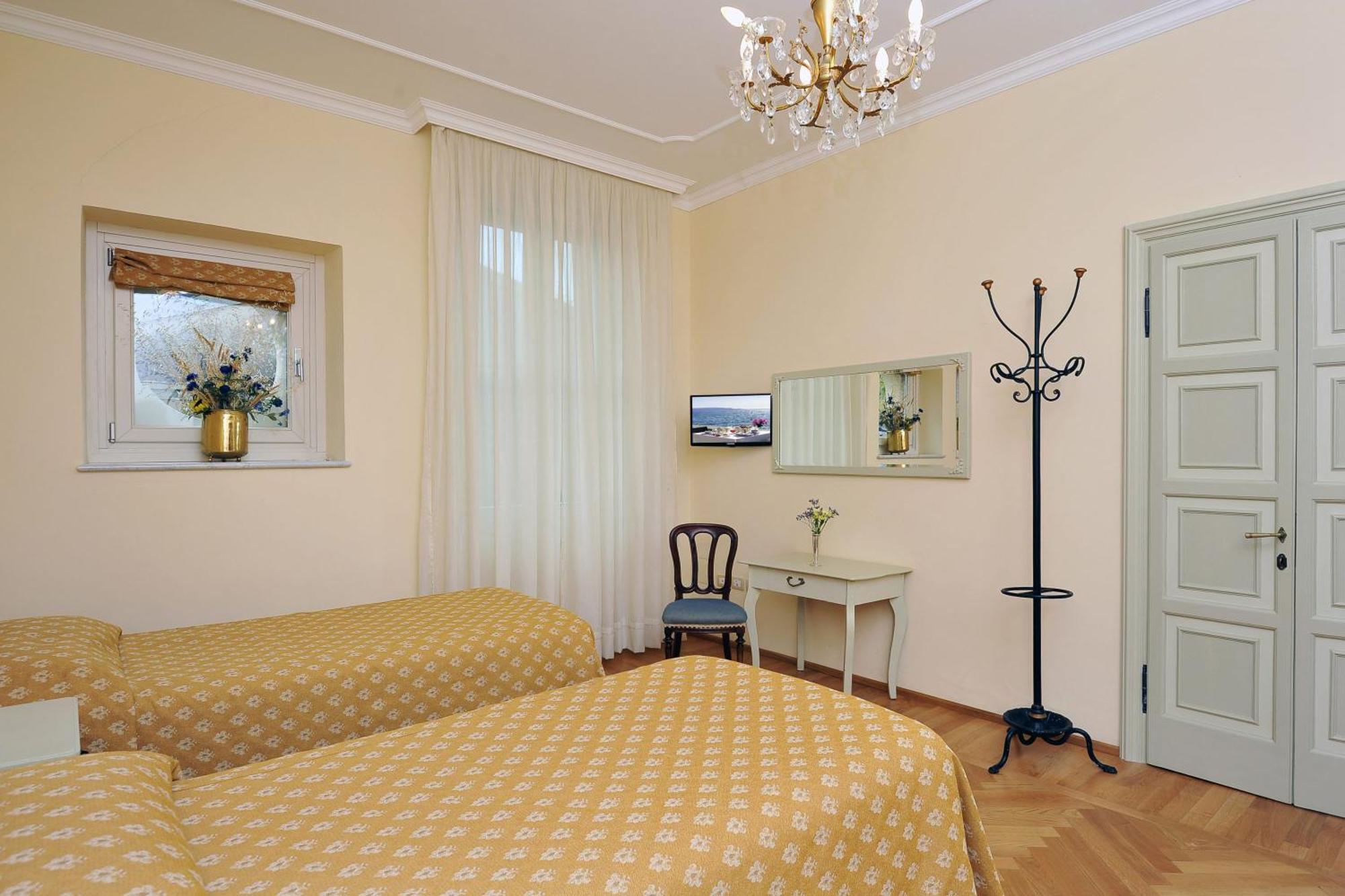 Hotel Monte Baldo E Villa Acquarone Gardone Riviera Quarto foto
