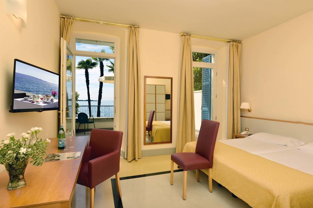 Hotel Monte Baldo E Villa Acquarone Gardone Riviera Exterior foto